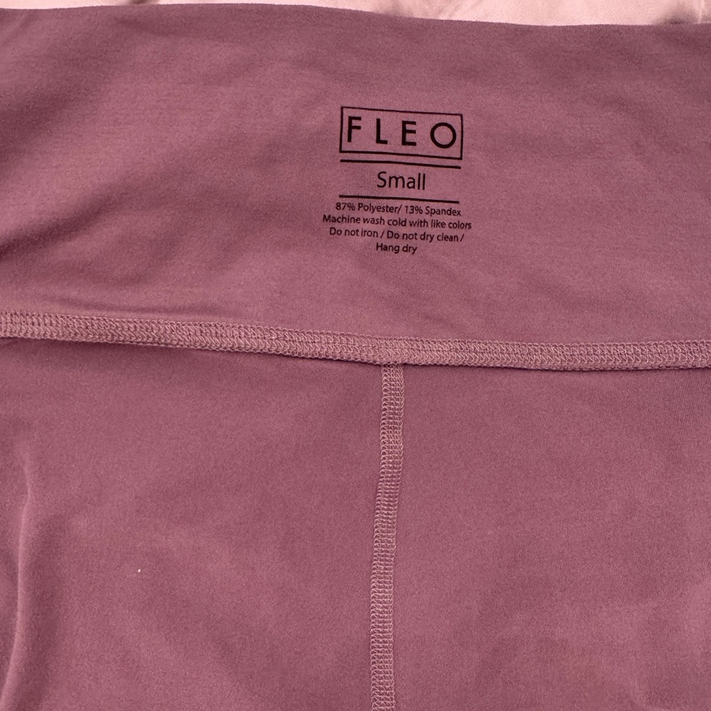 Fleo V waistband short 3.5” size small